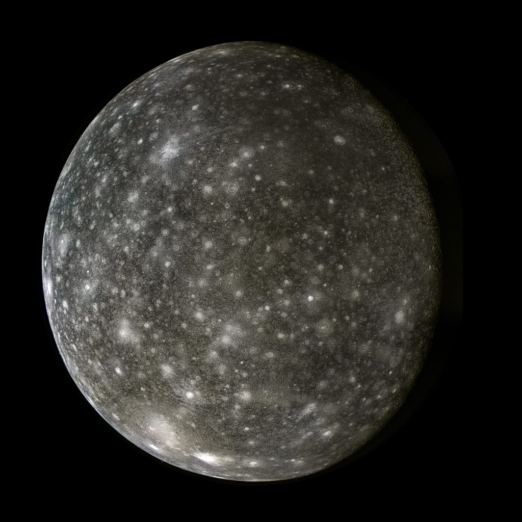 Fotografia della luna Callisto realizzata dalla sonda Voyager 2 nel 1979