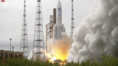 Fotografia del lancio della sonda JUICE in cima a un razzo Ariane 5 da Kourou (Guyana Francese), il 14 aprile 2023