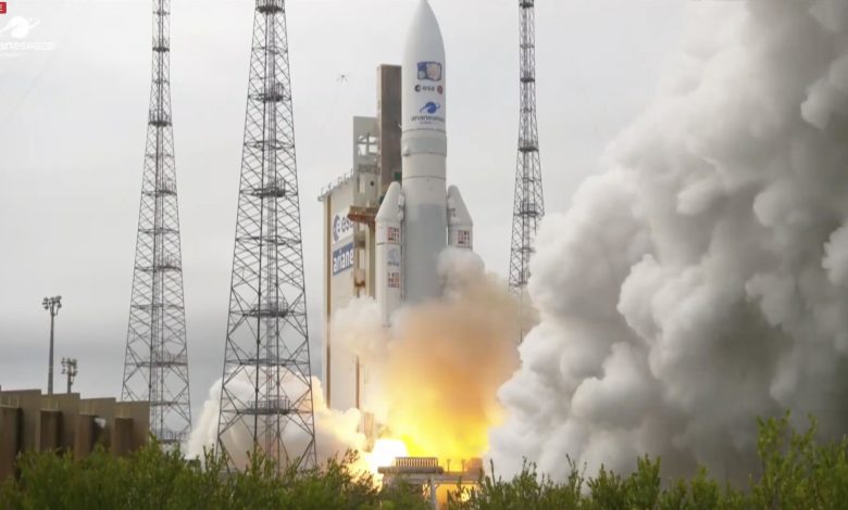 Fotografia del lancio della sonda JUICE in cima a un razzo Ariane 5 da Kourou (Guyana Francese), il 14 aprile 2023