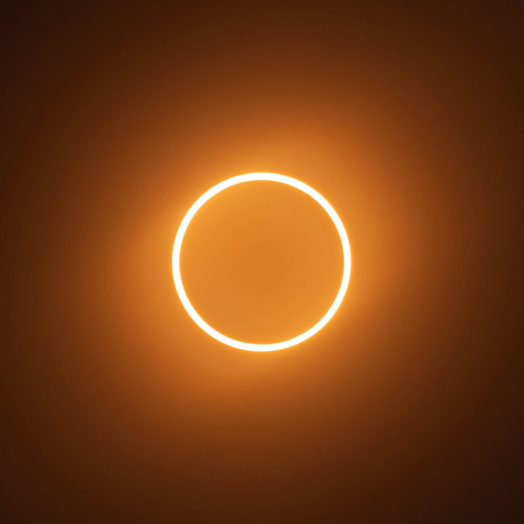 Fotografia di un'eclissi anulare di Sole, scattata il 23 ottobre 2023