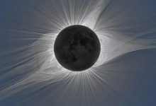 Una fotografia dell'eclissi totale del 21 agosto del 2017 che mostra la corona solare e la sua complessità.